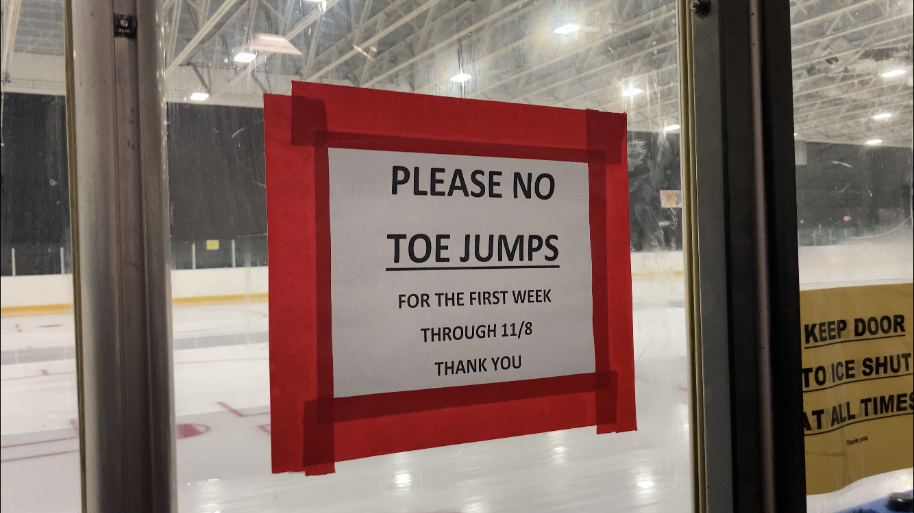 Sign at an ice rink says "please no toe jumps"